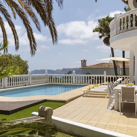 Zephyra Villa