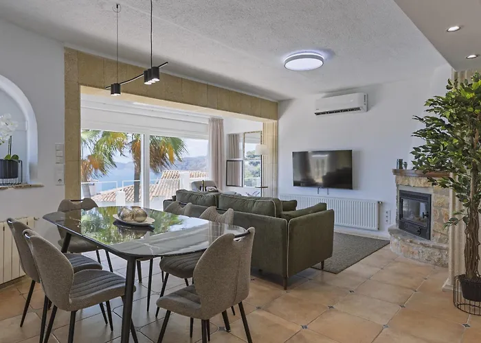 Zephyra Villa