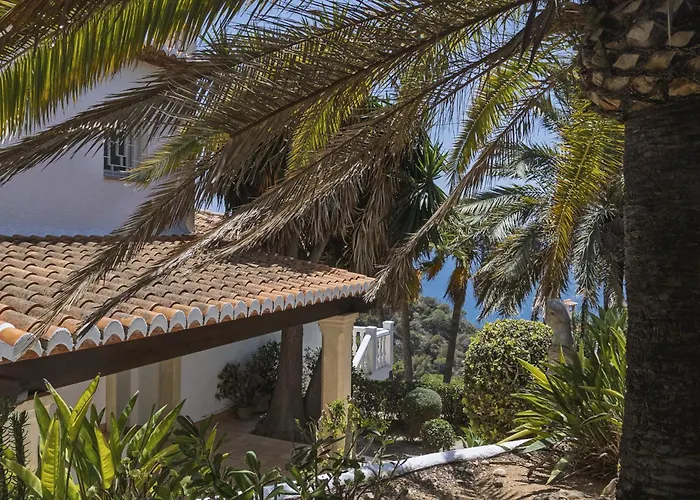 Zephyra Villa